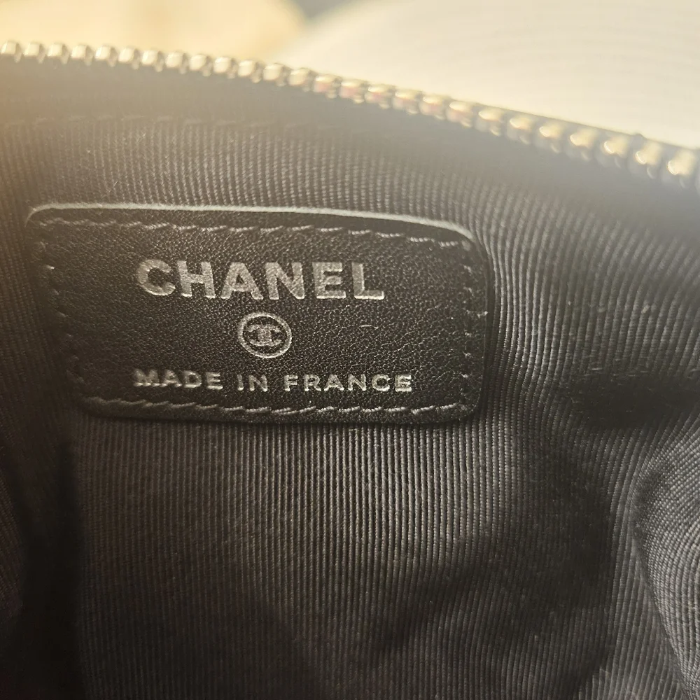 Chanel Black Patent Quilted Key Pouch / Coin Purse with Silver CC - Picture 7 of 9